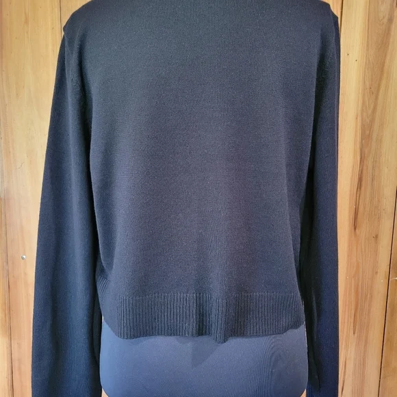 Elegant Black Sweater with White Bow - Picture 7 of 14